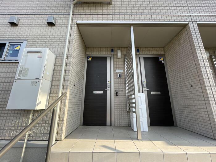 拡大写真:袋井市方丈6丁目 2階201のエントランス