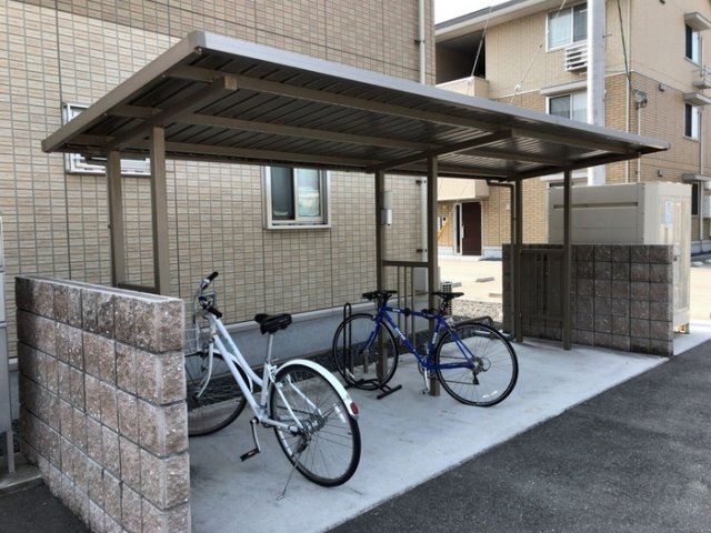 拡大写真:フェリックス小串 1階102の駐輪場