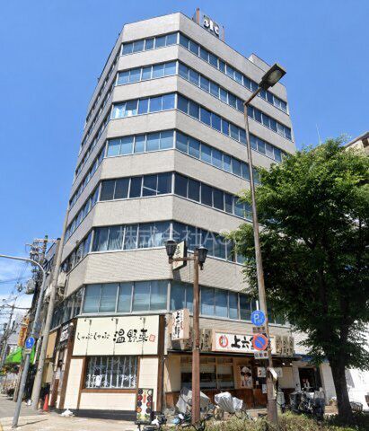 上六ビル テナントの外観