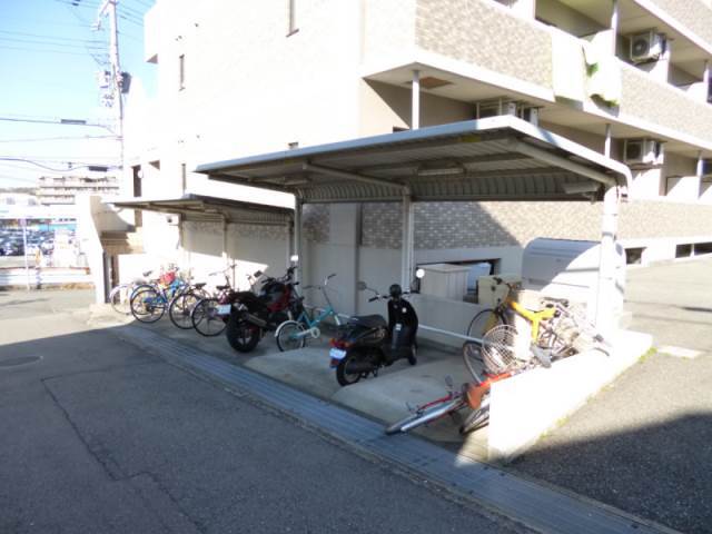 拡大写真:神戸市垂水区名谷町字室山 3階305の原付・自転車は無料