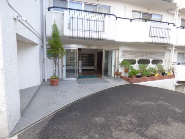 拡大写真:神戸市中央区北野町2丁目 4階413の夜間オートロックになります