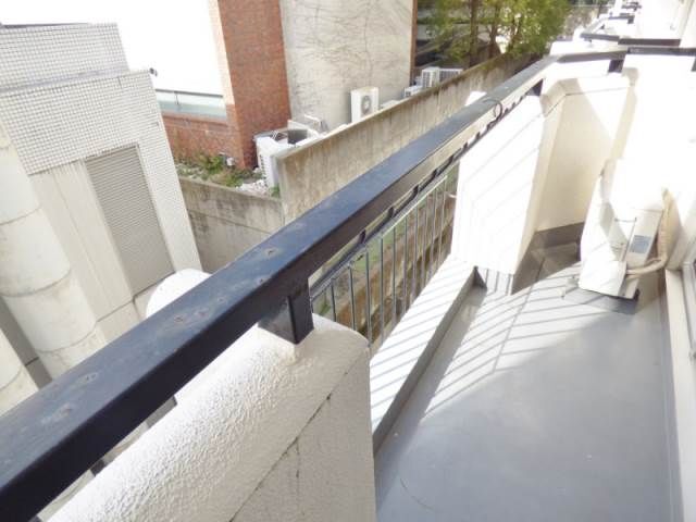 拡大写真:神戸市中央区北野町2丁目 4階413の南西向きバルコニー