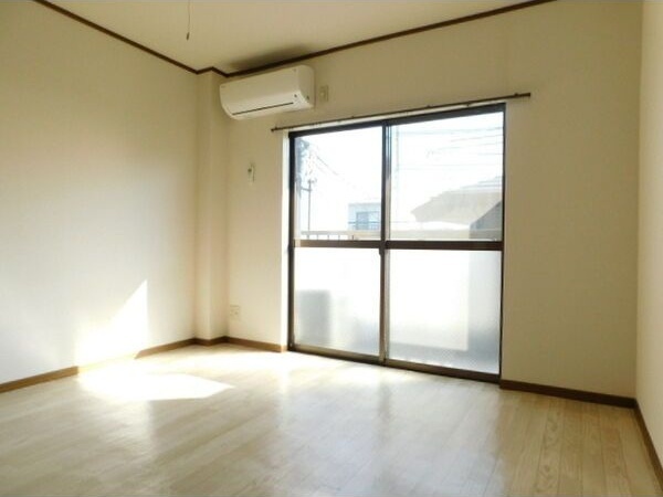 拡大写真:神戸市灘区岩屋北町1丁目 2階204の居室・リビング