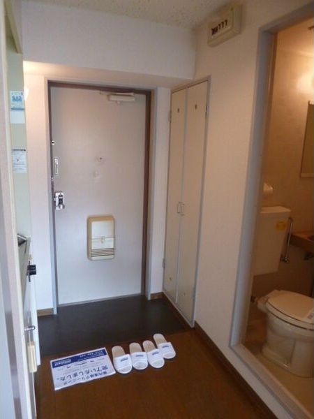 拡大写真:神戸市灘区岩屋北町7丁目 2階203の玄関