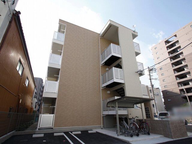 写真:レオパレス新栄の外観