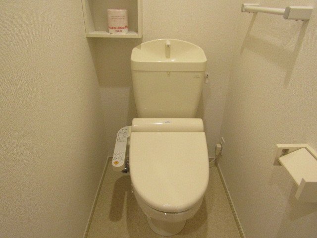 拡大写真：メゾンブローテⅡ 2階201のトイレ