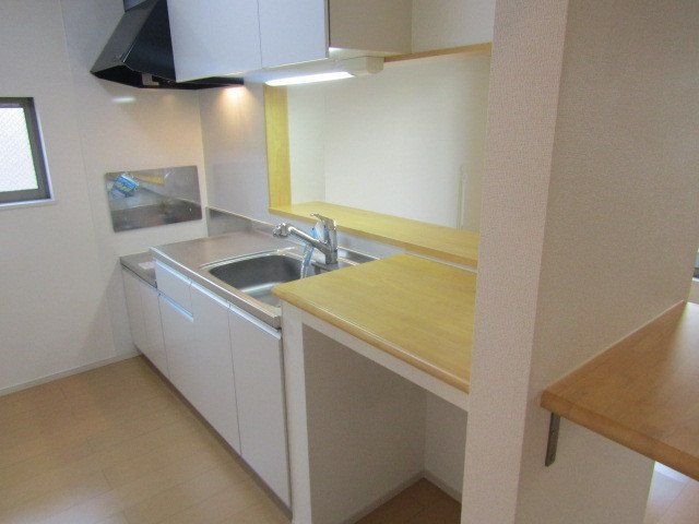 拡大写真：メゾンブローテⅡ 2階201のキッチン