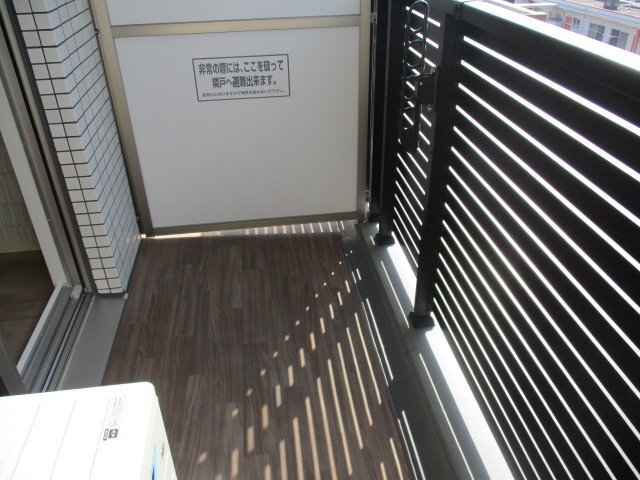 拡大写真:プレサンス久屋大通公園セラフィ 8階805のバルコニー
