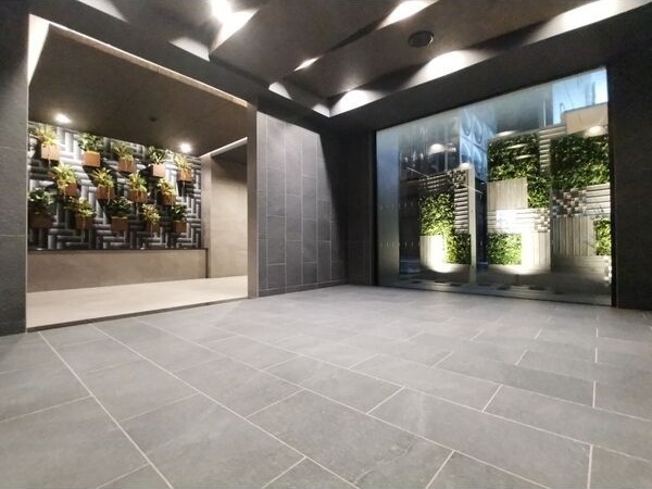 拡大写真：ディアレイシャス矢場町 2階205のエントランス