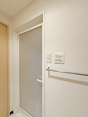 拡大写真:プレステージ金城 1階101の浴室乾燥機