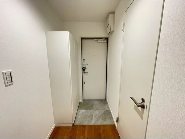 拡大写真:Persimmon(パーシモン) 2階203の玄関