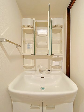拡大写真:Cherry Suite 2階202の独立洗面台