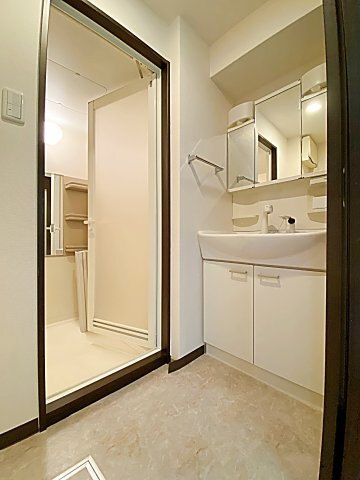 拡大写真:Cherry Suite 2階202の洗面所