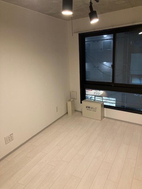 拡大写真：Ｌａ　Ｂｌａｎｃｈｅｕｒ桜新町 4階302の居間