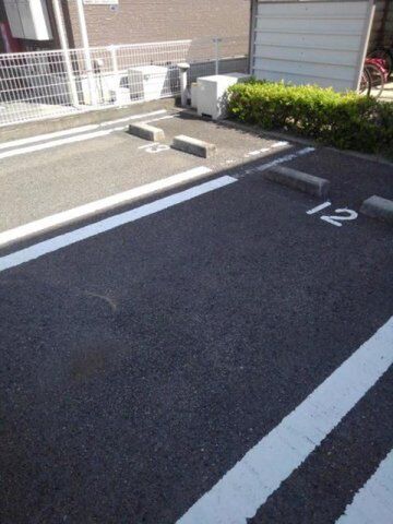 拡大写真:メゾン グレイスフル A 2階201の外観