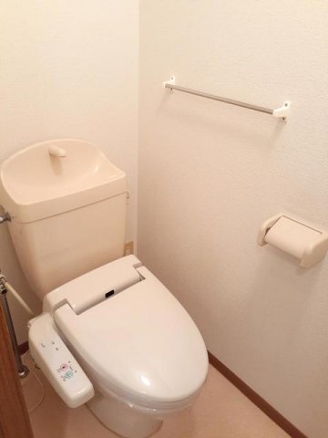 拡大写真:コート・ヤード Ⅱ B 2階201のトイレ