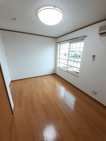 拡大写真:コート・ヤード Ⅱ B 2階201の内装