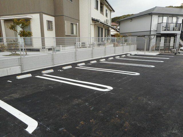 拡大写真:セイバリーヒル 1階103の駐車場完備です