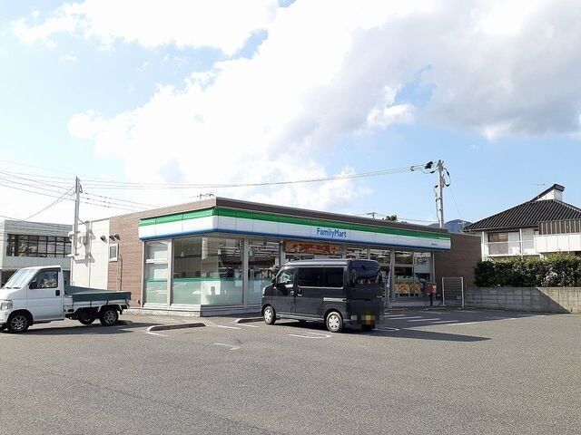 拡大写真:ニューライズ行橋 Ⅰ 2階203のファミリーマートまで600m