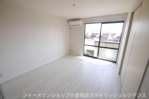 拡大写真:サープラス若久 B棟 2階201の居間