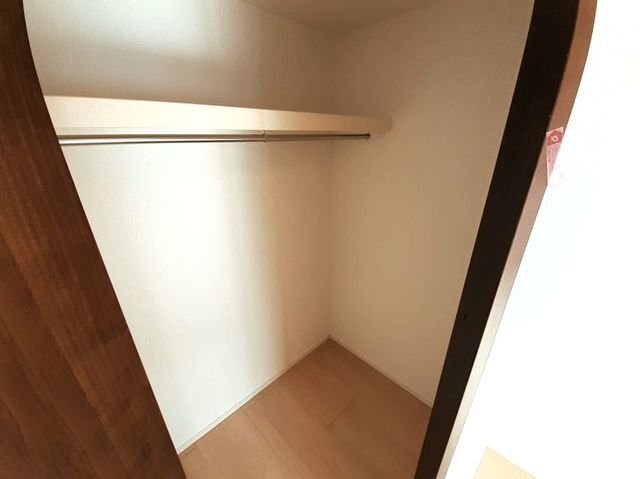 拡大写真:コスモス M 6階606のちょっとした収納スペースも充実しています