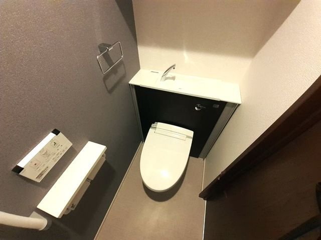 拡大写真:コスモス M 6階606のシンプルで使いやすいトイレです