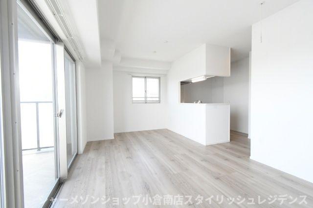 拡大写真:レニター小倉サンライズビュー 8階801の居間