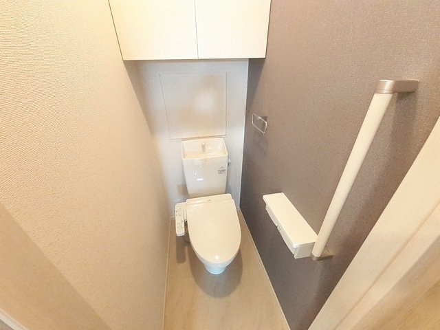 拡大写真:ニューライズ行橋 Ⅰ 2階203のシンプルで使いやすいトイレです