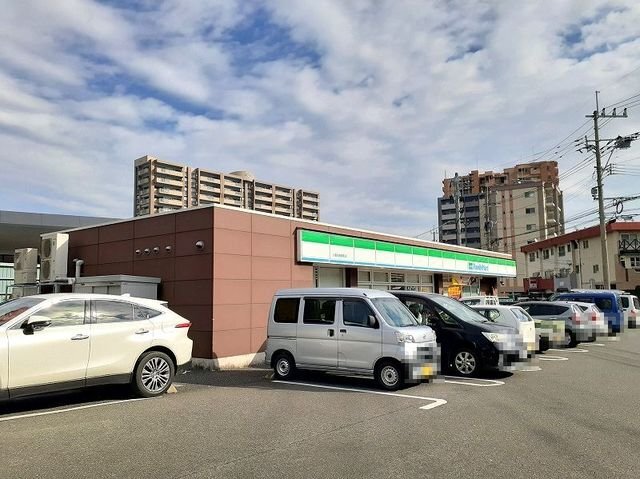 拡大写真:コスモス M 3階302のファミリーマートまで270m