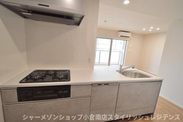 拡大写真:THE GRAND CLASS 6階602のキッチン