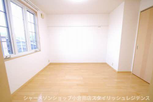 拡大写真:シャーメゾン朽網 B棟 2階202の居間
