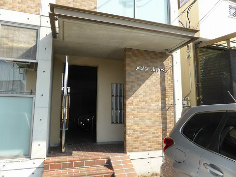 拡大写真:メゾン・ルルベ 3階301のエントランス