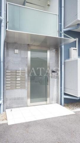 拡大写真:チェリーヒルズ A棟 3階A302のエントランス