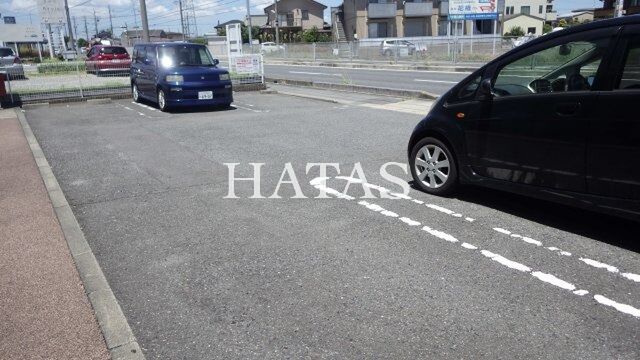 拡大写真:ローズ・アヴェニュー Ⅱ 2階202の駐車場