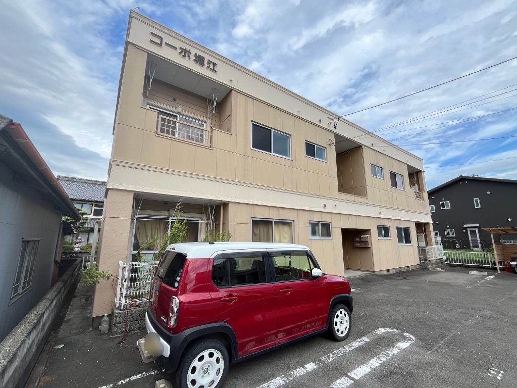 写真:コーポ堀江の外観