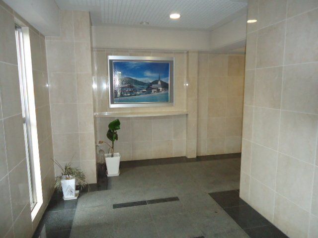 拡大写真：マンションリバーサイド 3階305の外観写真（昼）