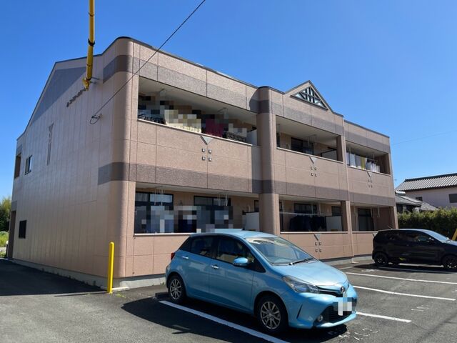 拡大写真:ファミリーメゾン新城 2階202の外観写真(昼)