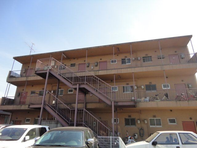 拡大写真:コーポ多賀 3階301の外観写真(昼)