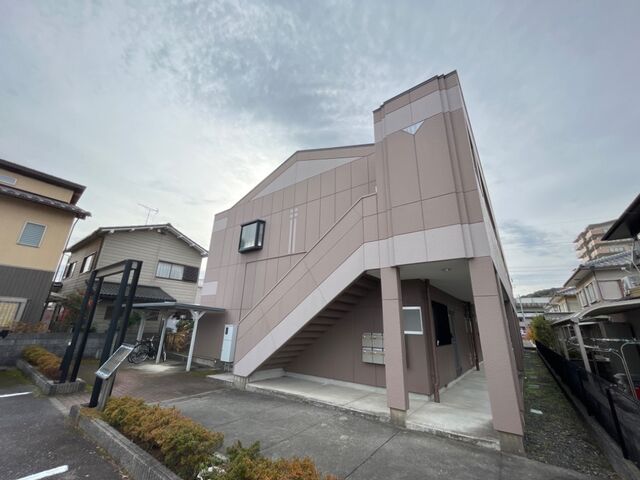 拡大写真:プレイス エリエゼル 1階105の外観写真(昼)