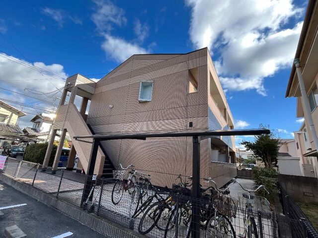 拡大写真:シャインキャッスルⅡ 1階102の外観写真(昼)