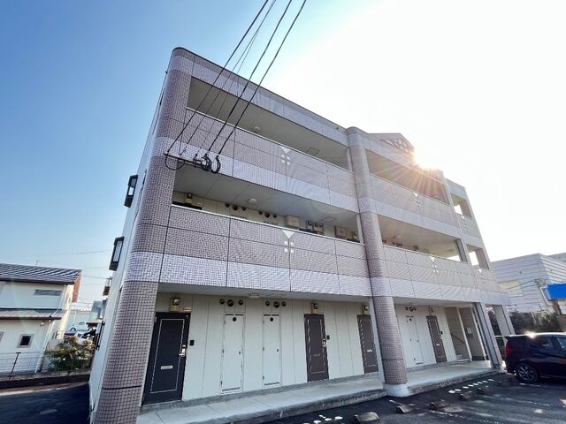 拡大写真:アクシオン武雄駅前 1階102の外観写真(昼)
