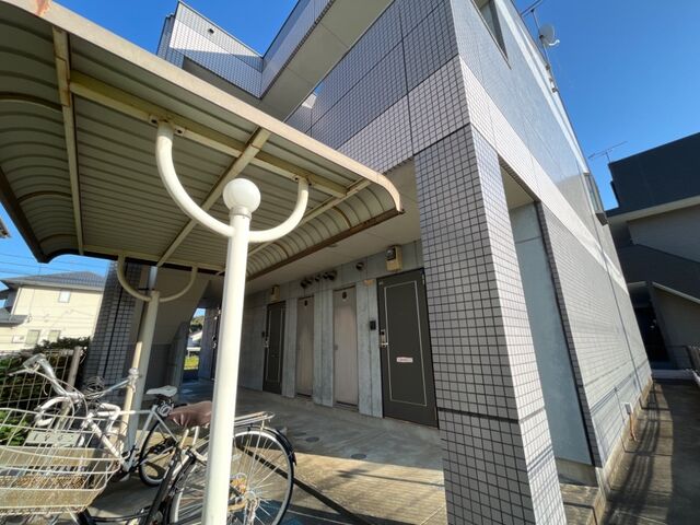 拡大写真:Cozy Hills 1階102の外観写真(昼)