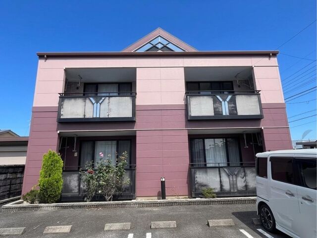 拡大写真：ローズガーデンＳ 2階201の外観写真（昼）