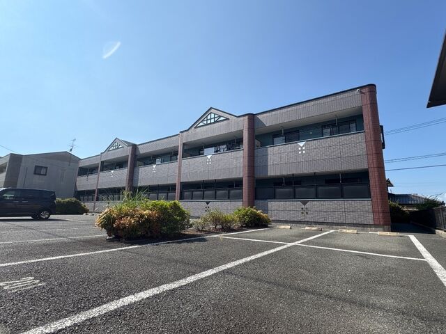 拡大写真:bienvivre楡木 1階106の外観写真(昼)