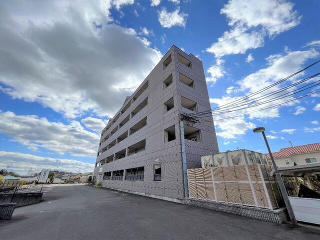 拡大写真:ミウラ マンション(Miura Mansion) 1階103の外観写真(昼)
