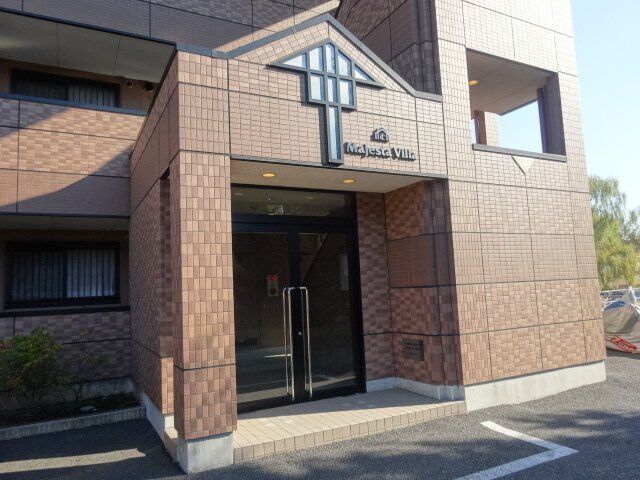 拡大写真:Majesta Villa(マジェスタヴィラ) 1階101の外観写真(昼)