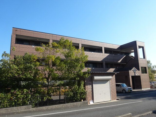 拡大写真:Majesta Villa(マジェスタヴィラ) 1階101の外観写真(昼)