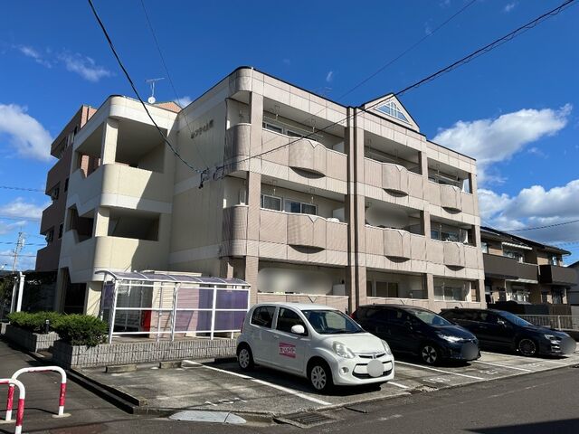 拡大写真：セフティ上坂 3階302の外観写真（昼）