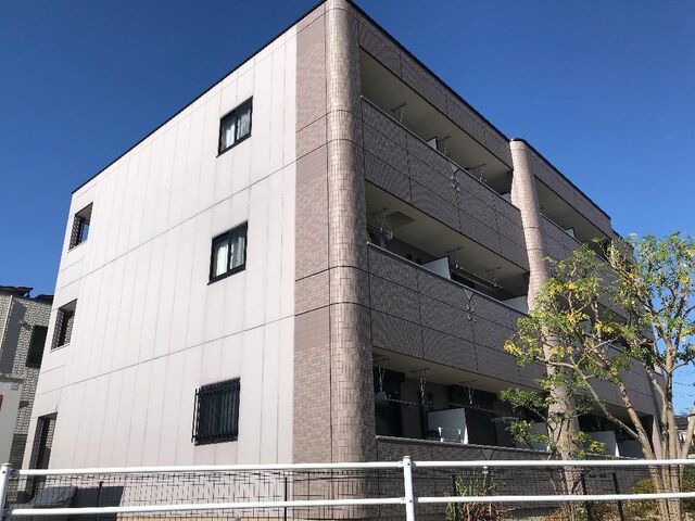 拡大写真:グローリエ・M 3階306の外観写真(昼)