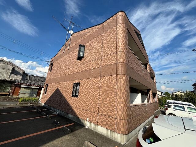 拡大写真:ベルメゾンS 1階102の外観写真(昼)